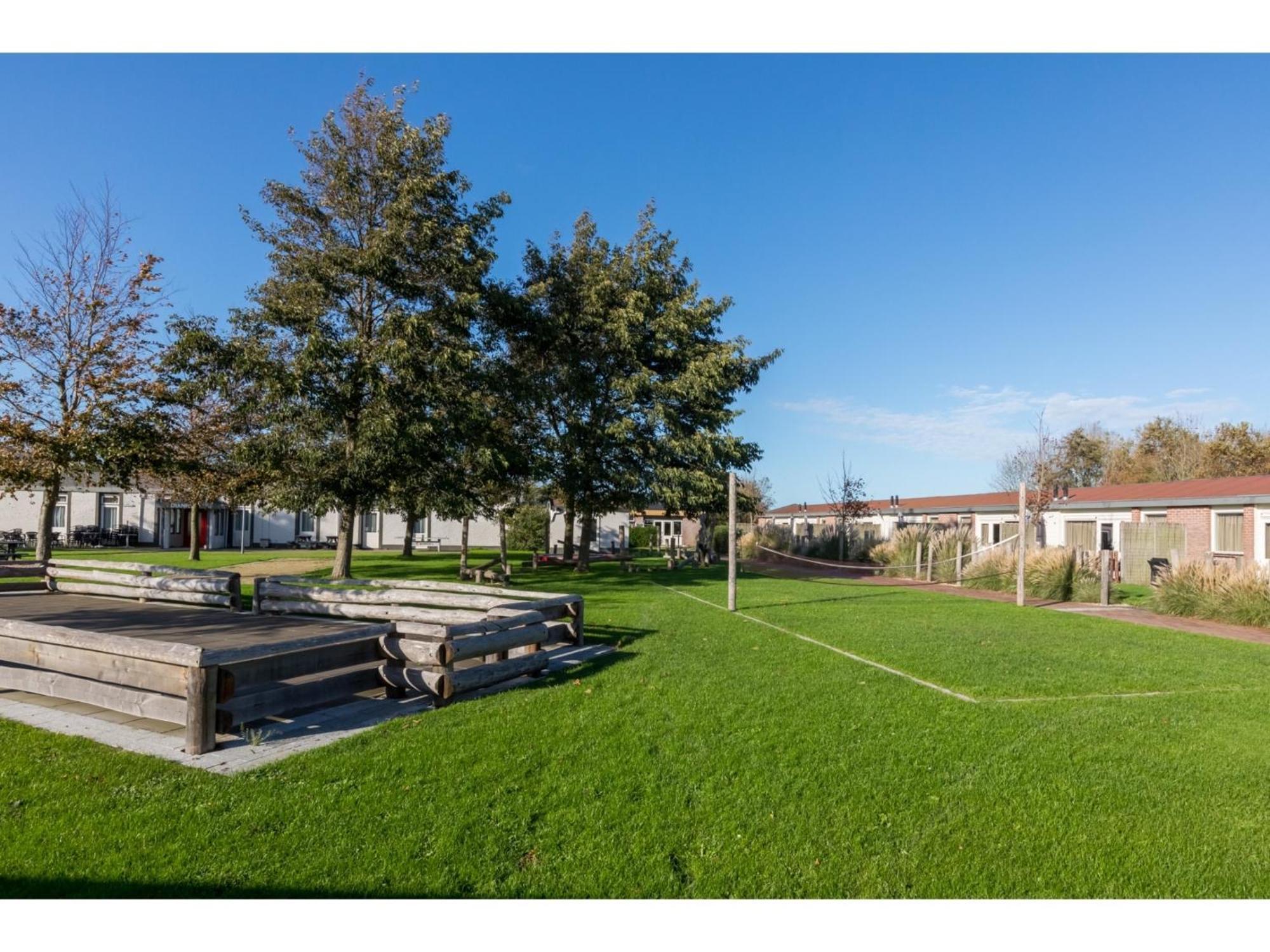 Family House On A Small Park With A Large Playing Field 세로스케르커 외부 사진